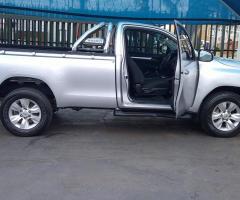 Toyota Hilux single cable